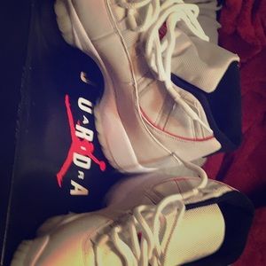 Jordan 11 platinum tint